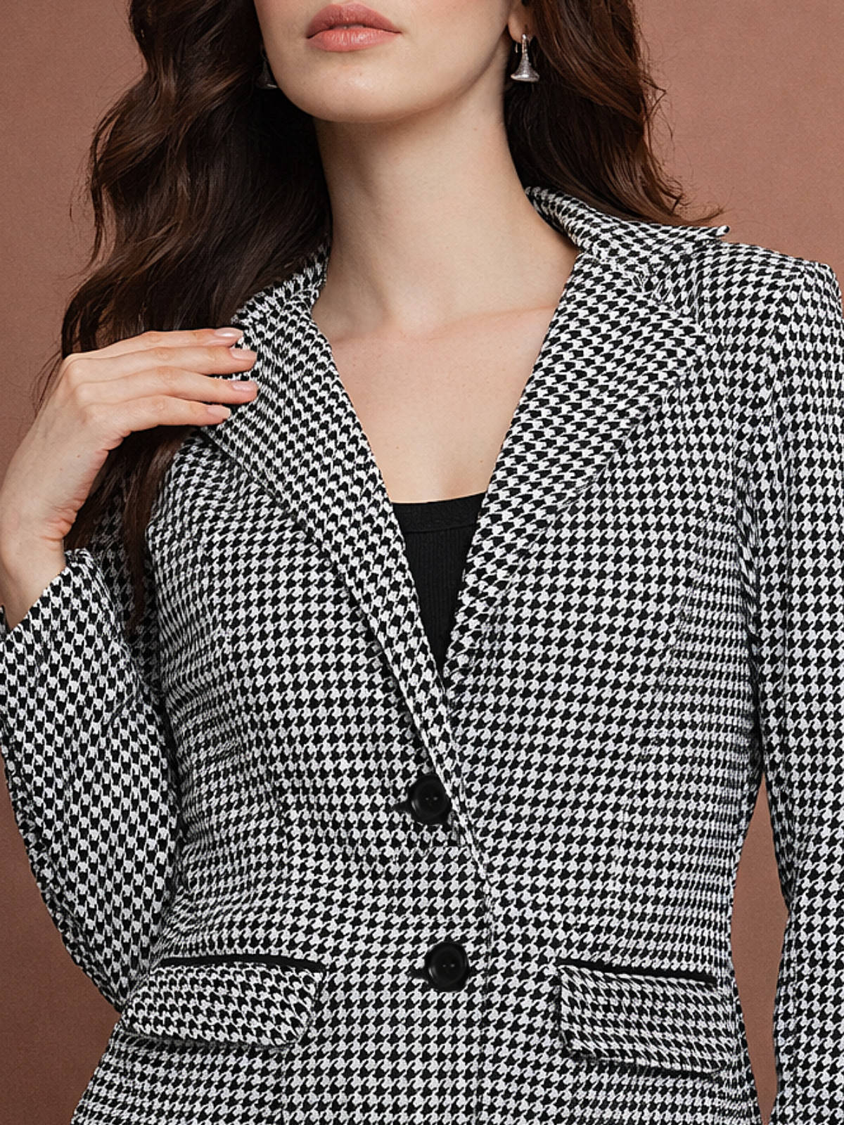 black-white-houndstooth-tailored-fit-blazer