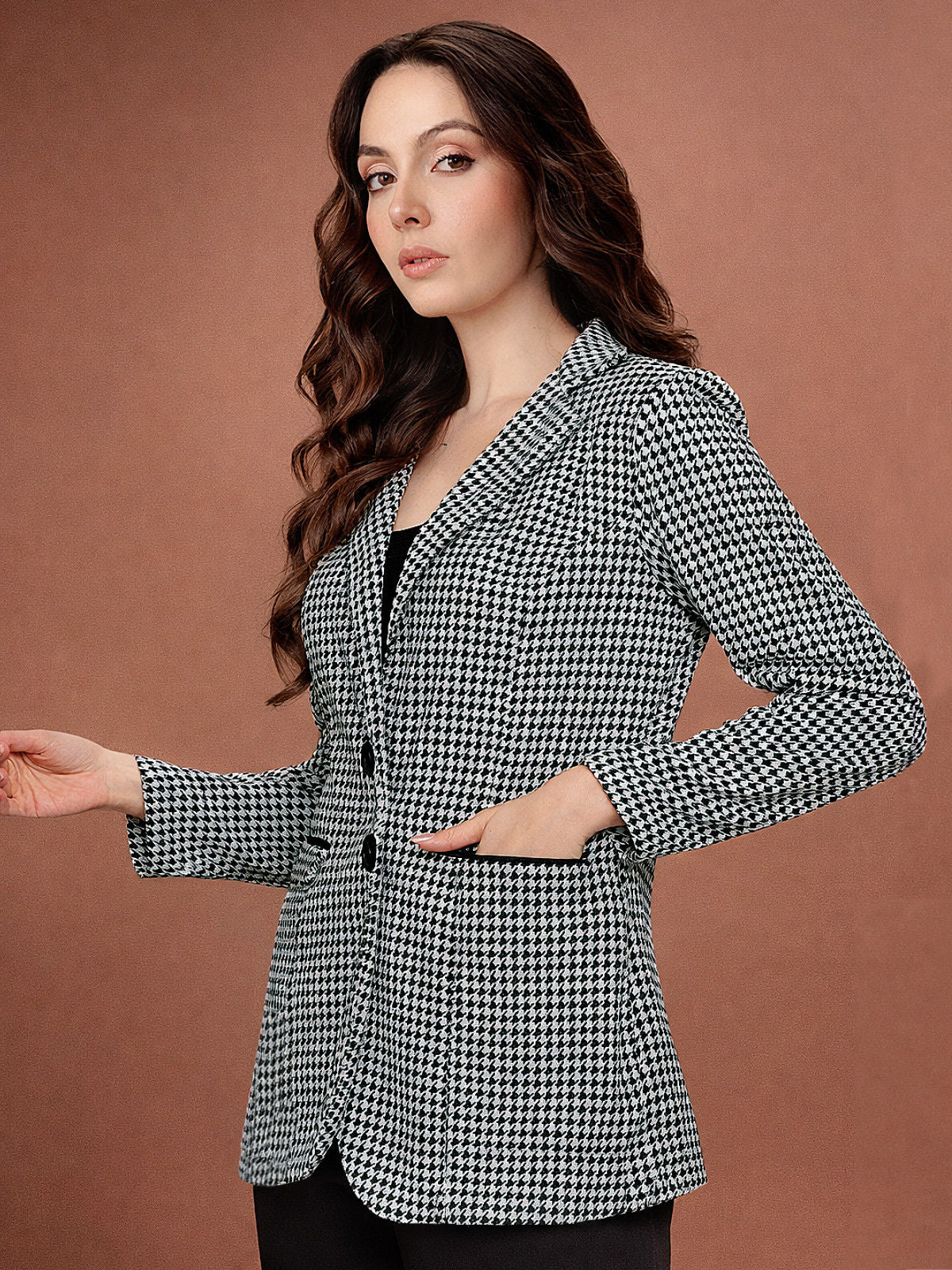 black-white-houndstooth-tailored-fit-blazer